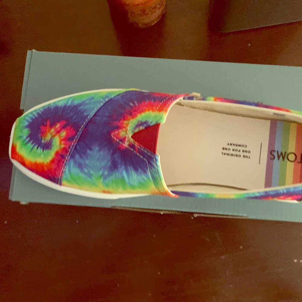 Cute NWT toms